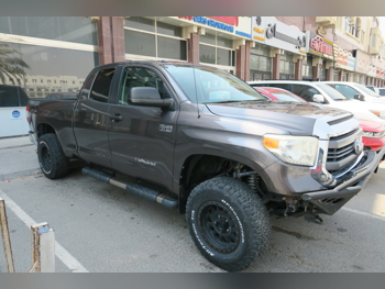 Toyota  Tundra  TRD  2015  Automatic  112,000 Km  8 Cylinder  Four Wheel Drive (4WD)  Pick Up  Black
