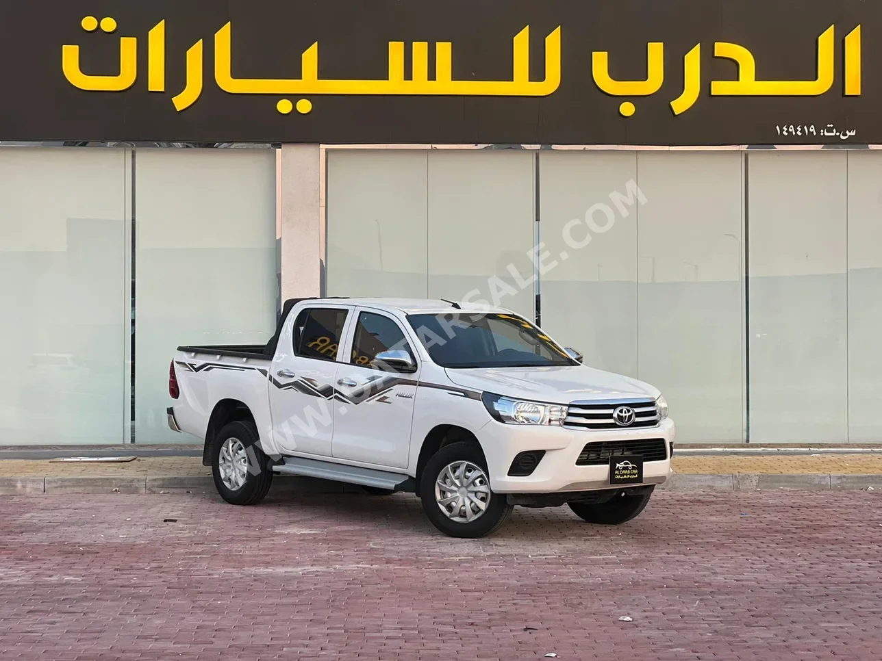 Toyota  Hilux  2024  Automatic  68,000 Km  4 Cylinder  Four Wheel Drive (4WD)  Pick Up  White  With Warranty
