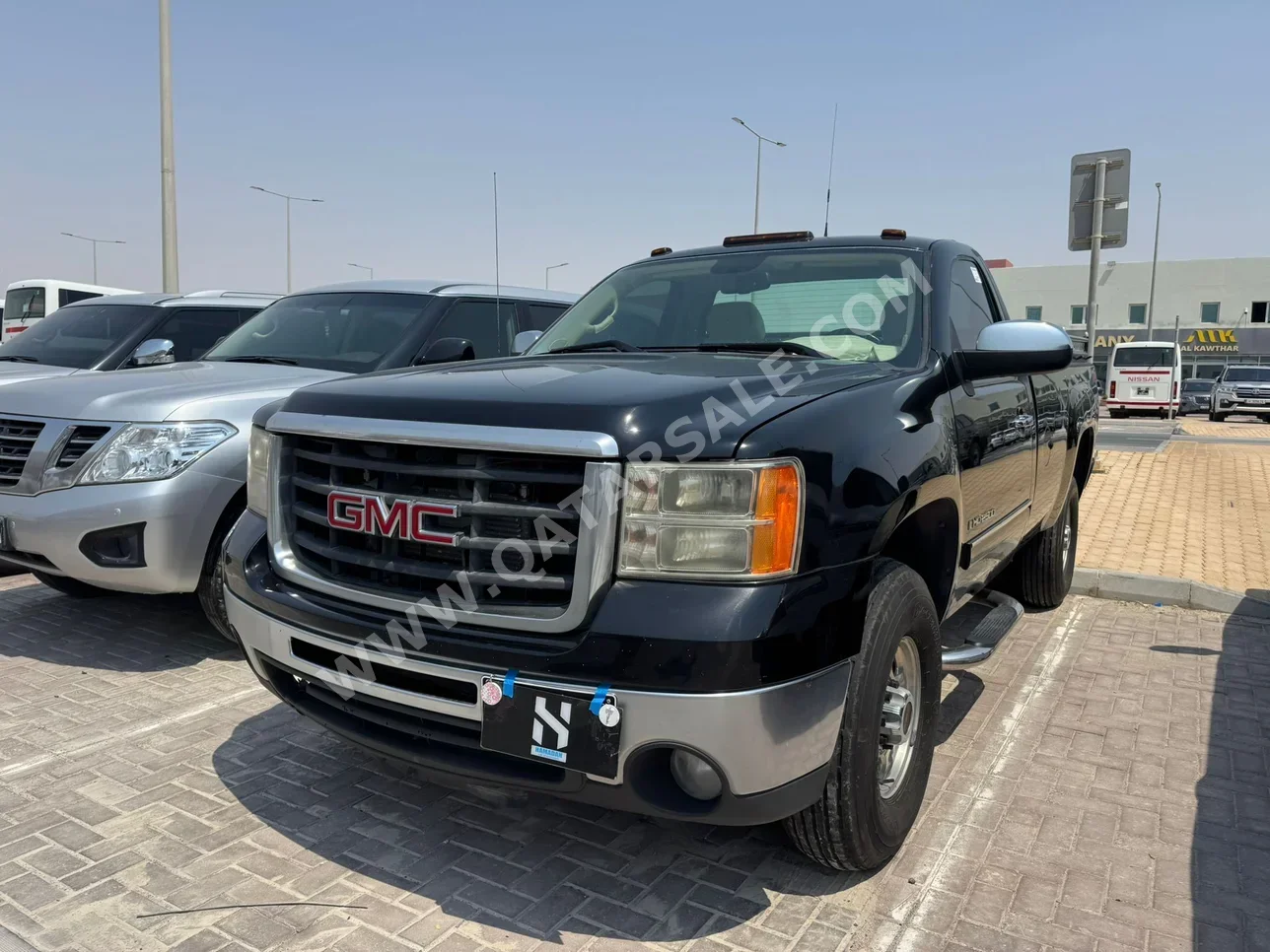 GMC  Sierra  SLE  2009  Automatic  304,000 Km  8 Cylinder  Four Wheel Drive (4WD)  Pick Up  Black
