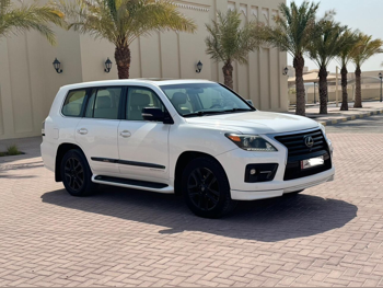 Lexus  LX  570  2013  Automatic  300,000 Km  8 Cylinder  Four Wheel Drive (4WD)  SUV  White