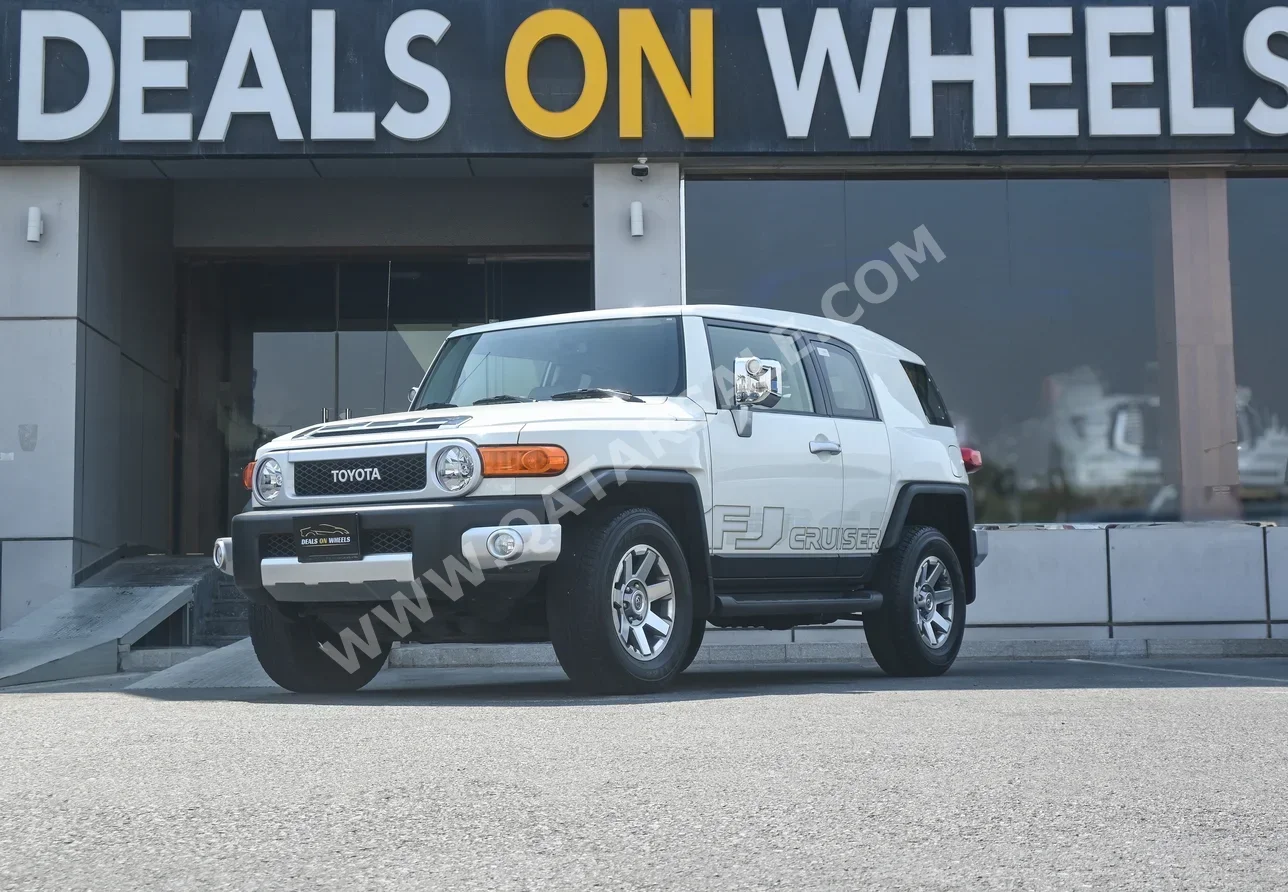 Toyota  FJ Cruiser  2022  Automatic  54,000 Km  6 Cylinder  Four Wheel Drive (4WD)  SUV  White