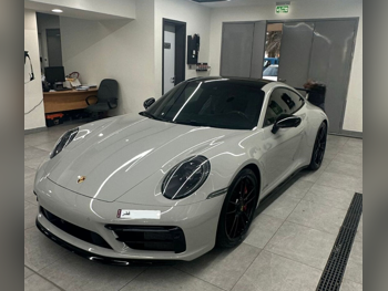 بورش  911  كاريرا جي تي اس  2024  اوتوماتيك  5,000 كم  6 سلندر  دفع خلفي  كوبيه \ سبورت  رمادي  تحت الضمان