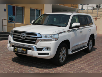 Toyota  Land Cruiser  GXR  2019  Automatic  168,000 Km  8 Cylinder  Four Wheel Drive (4WD)  SUV  White
