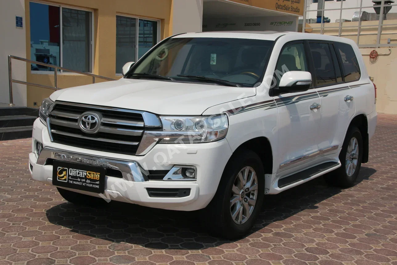 Toyota  Land Cruiser  GXR  2019  Automatic  168,000 Km  8 Cylinder  Four Wheel Drive (4WD)  SUV  White