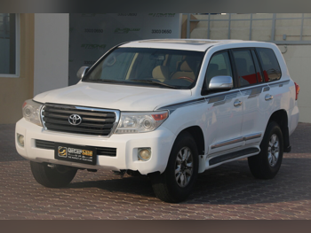 Toyota  Land Cruiser  GXR  2012  Automatic  275,000 Km  8 Cylinder  Four Wheel Drive (4WD)  SUV  White
