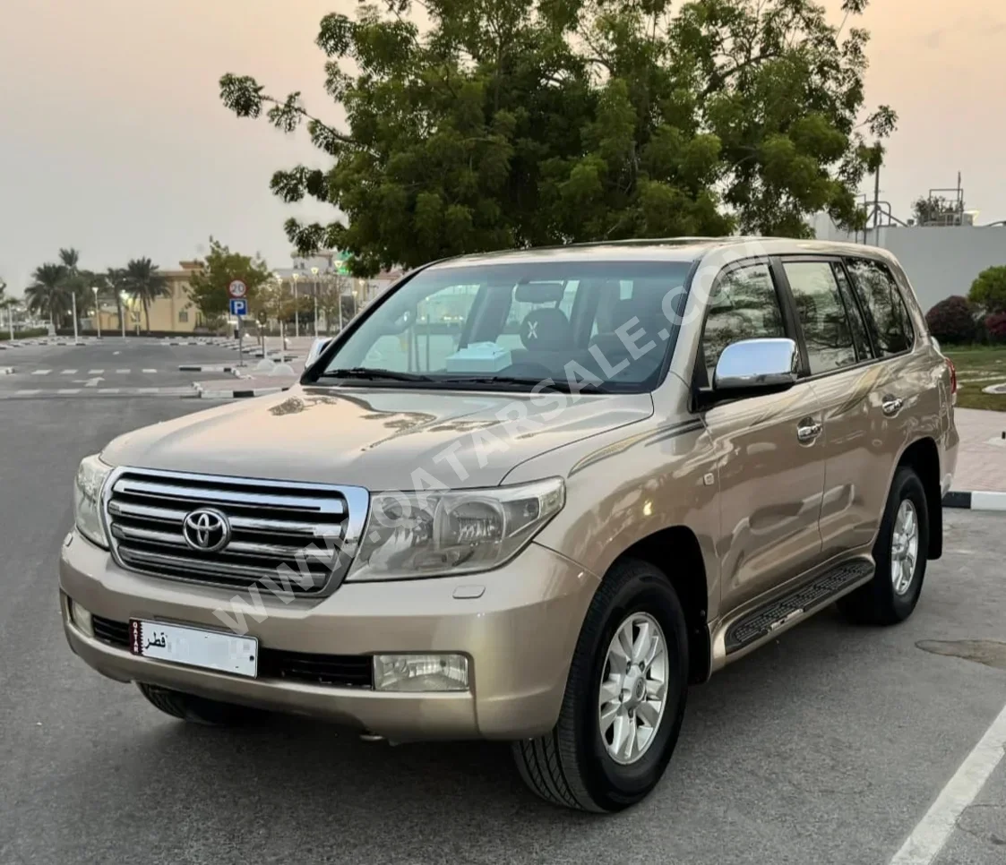 Toyota  Land Cruiser  GXR  2011  Automatic  300,000 Km  8 Cylinder  Four Wheel Drive (4WD)  SUV  Gold