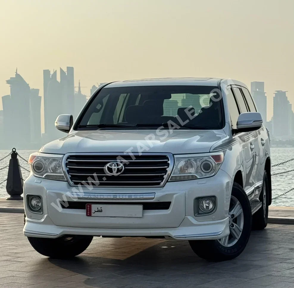 Toyota  Land Cruiser  GXR  2013  Automatic  442,000 Km  8 Cylinder  Four Wheel Drive (4WD)  SUV  White