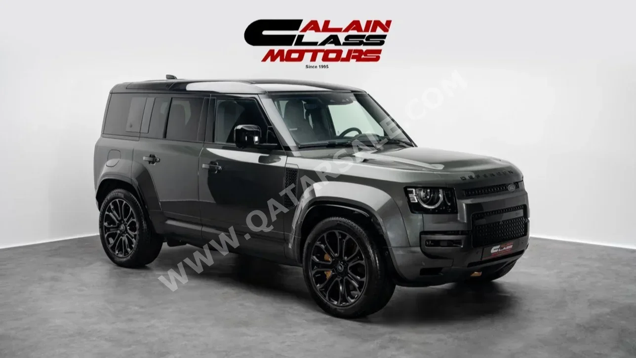 Land Rover  Defender  Octa  2025  Automatic  17 Km  8 Cylinder  All Wheel Drive (AWD)  SUV  Green