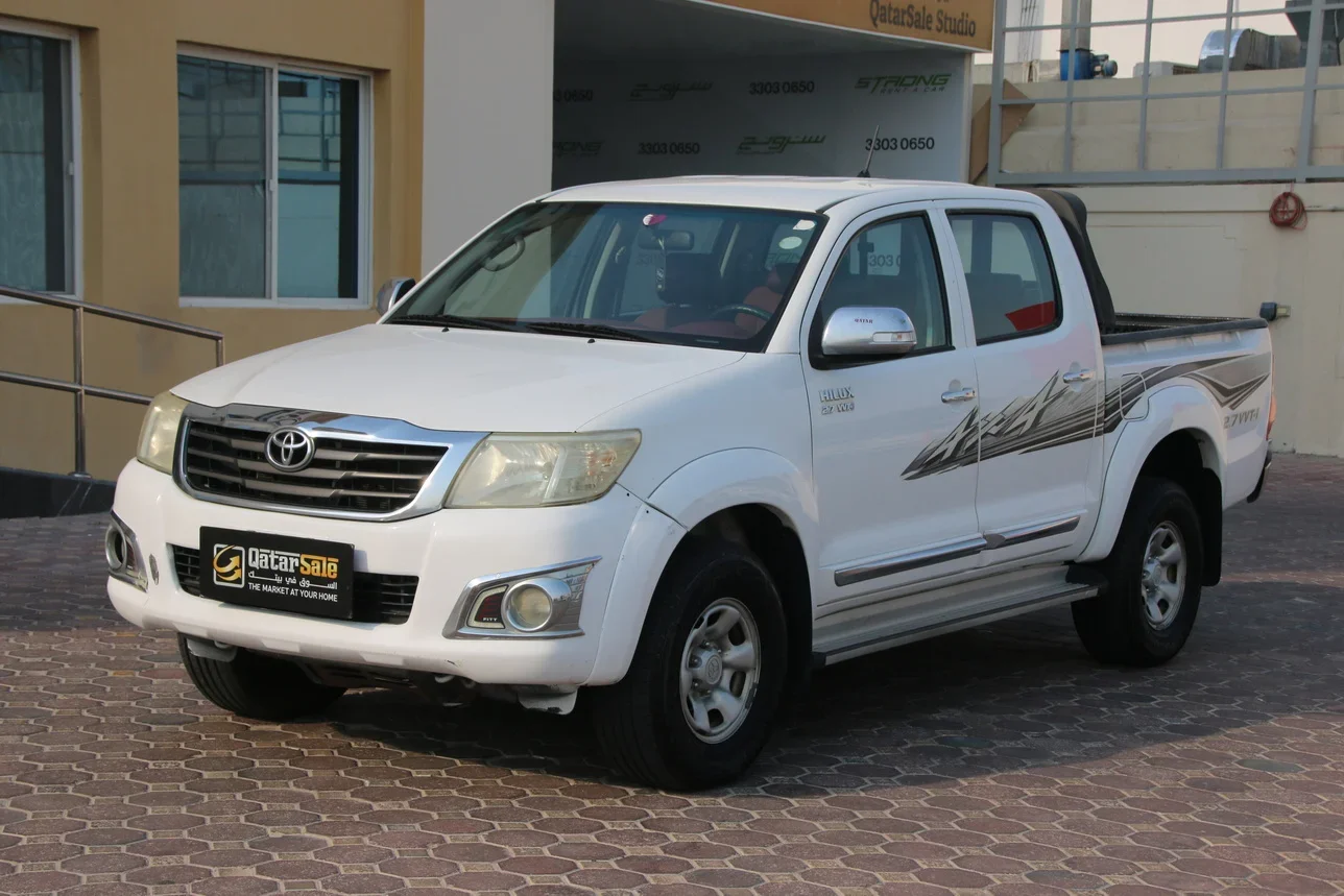 Toyota  Hilux  2013  Automatic  300,000 Km  4 Cylinder  Four Wheel Drive (4WD)  Pick Up  White