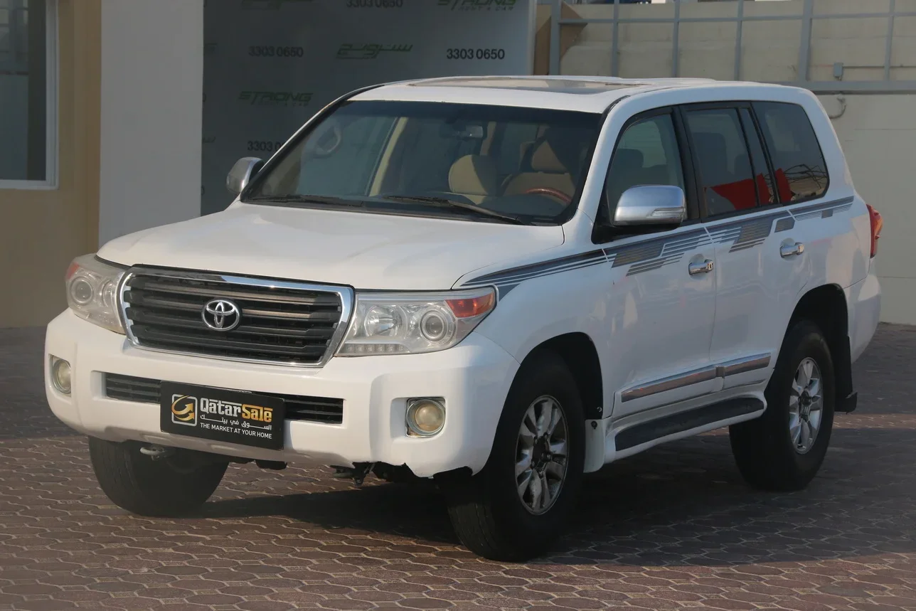 Toyota  Land Cruiser  GXR  2012  Automatic  275,000 Km  8 Cylinder  Four Wheel Drive (4WD)  SUV  White