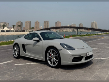 بورش  كايمان  اس  2019  اوتوماتيك  65,000 كم  6 سلندر  دفع خلفي  كوبيه \ سبورت  فضي