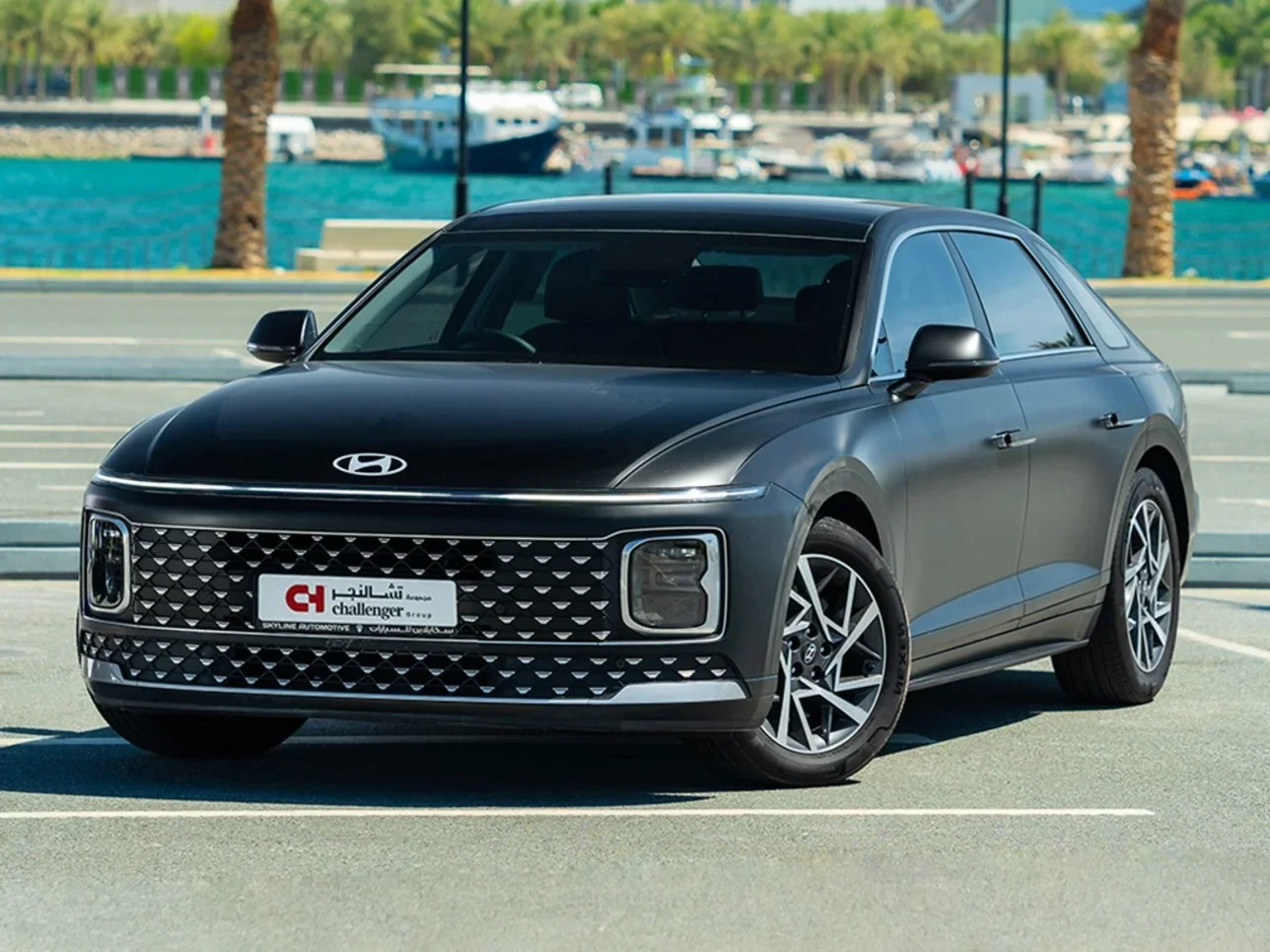 Hyundai  Azera  6 Cylinder  Sedan  Black  2025