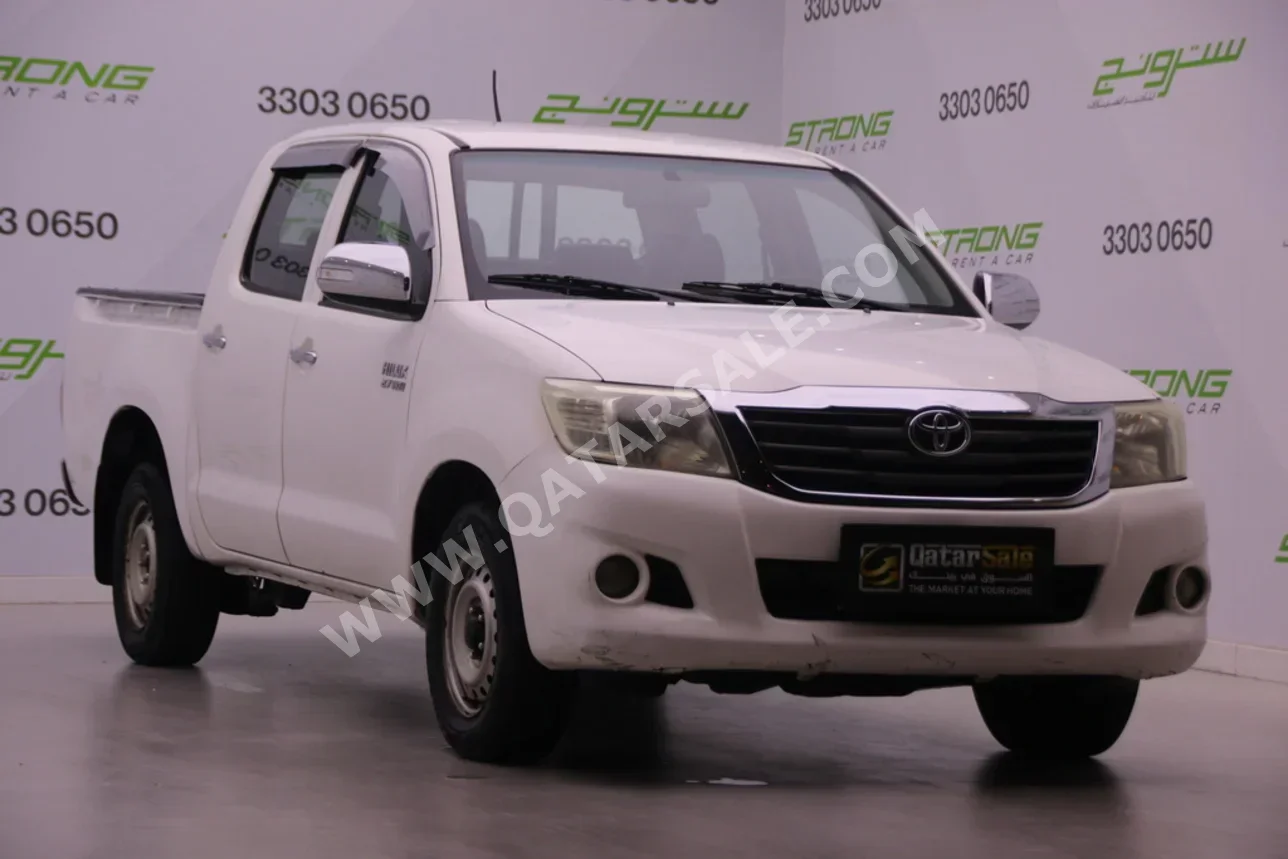 Toyota  Hilux  2014  Automatic  400,000 Km  4 Cylinder  Front Wheel Drive (FWD)  Pick Up  White