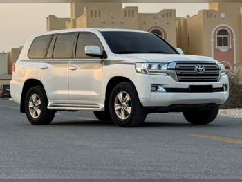 Toyota  Land Cruiser  GXR  2016  Automatic  213,000 Km  6 Cylinder  Four Wheel Drive (4WD)  SUV  White