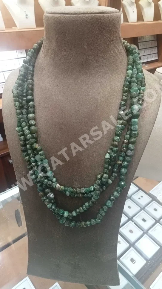 Gemstones Necklace  Green Emerald  Special Stylish Package  870 Carat  With Stone(s)  Emerald