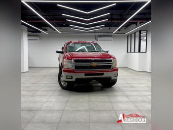 Chevrolet  Silverado  2500 HD  2013  Automatic  370,000 Km  8 Cylinder  Four Wheel Drive (4WD)  Pick Up  Red