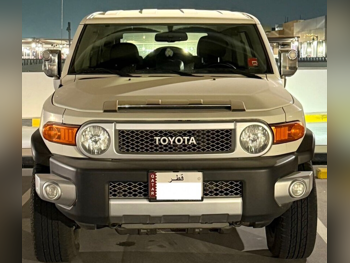 Toyota  FJ Cruiser  2016  Automatic  130,000 Km  6 Cylinder  Four Wheel Drive (4WD)  SUV  White
