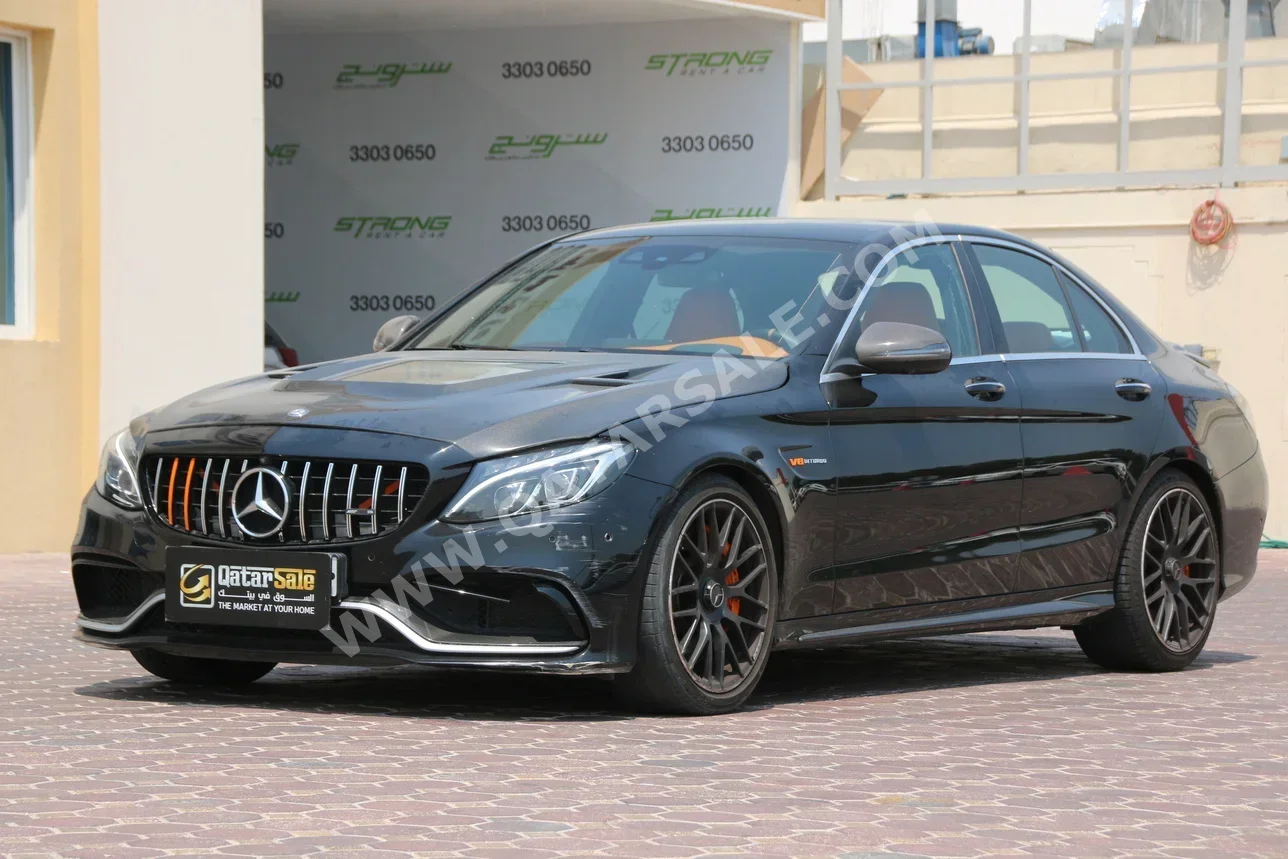 مرسيدس - بنز  سي - كلاس  63 AMG  2017  اوتوماتيك  124,000 كم  8 سلندر  دفع خلفي  سيدان  أسود