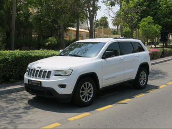Jeep  Grand Cherokee  Laredo  2015  Automatic  142,000 Km  6 Cylinder  Four Wheel Drive (4WD)  SUV  White
