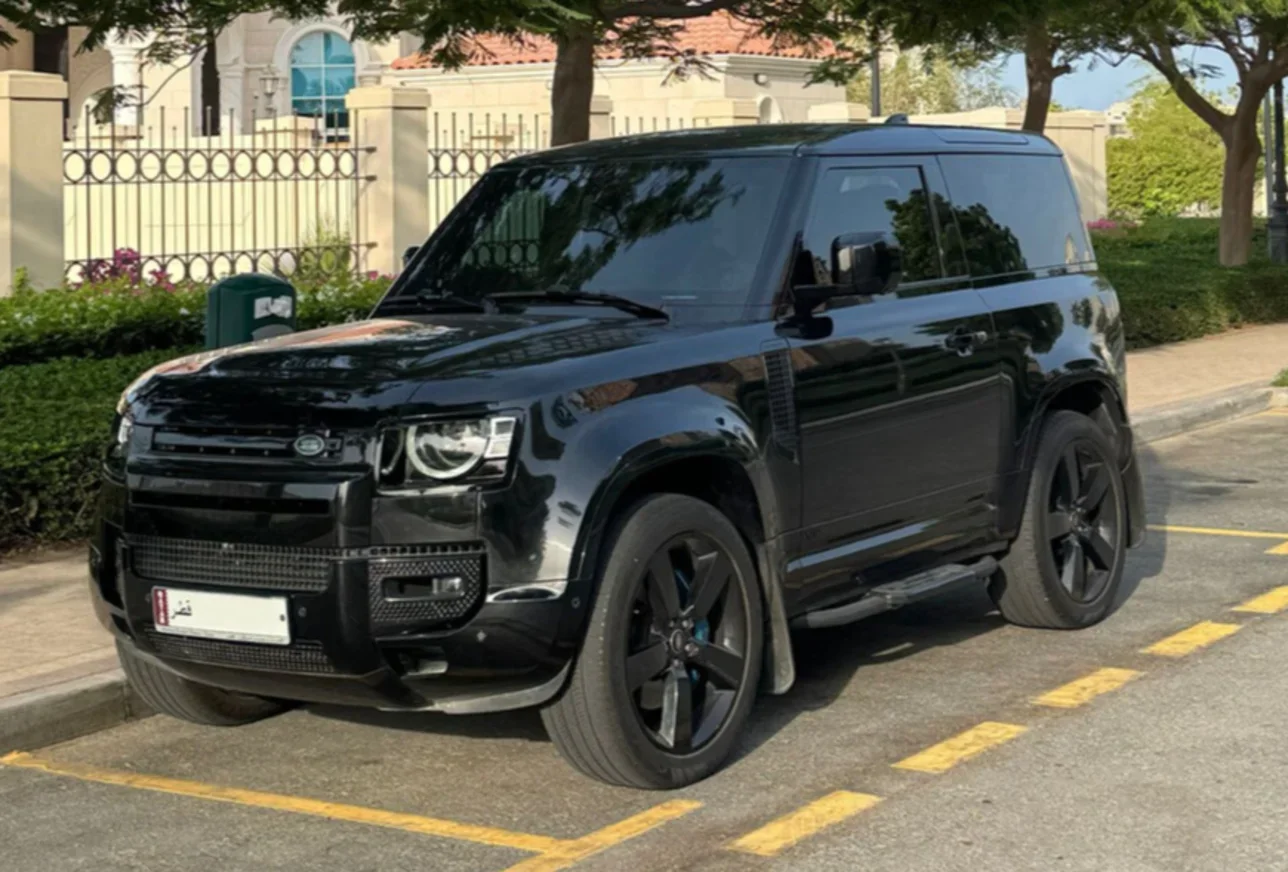 Land Rover  Defender  90  2022  Automatic  49,000 Km  8 Cylinder  Four Wheel Drive (4WD)  SUV  Black  With Warranty