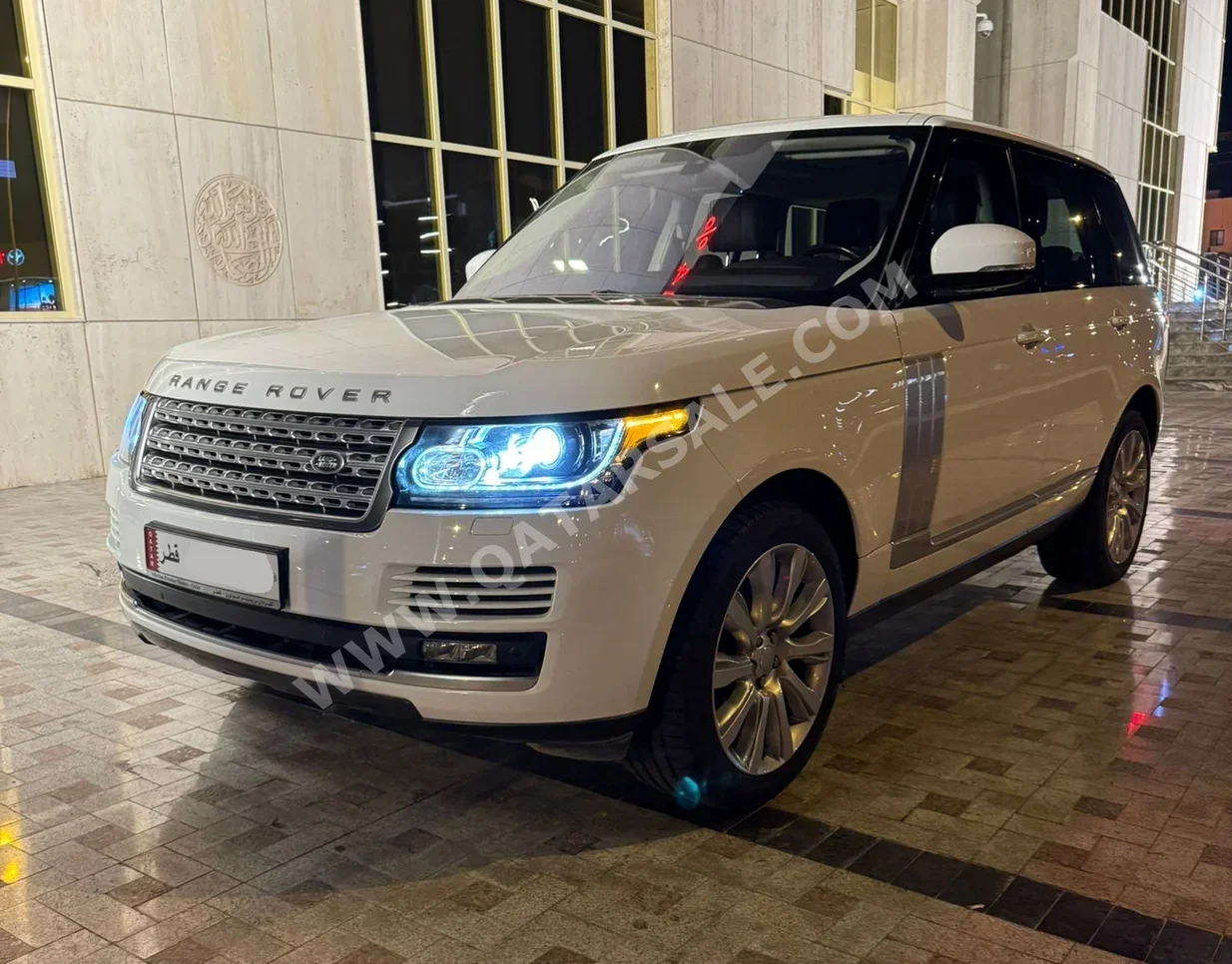 Land Rover  Range Rover  Vogue  2016  Automatic  61,000 Km  8 Cylinder  Four Wheel Drive (4WD)  SUV  White