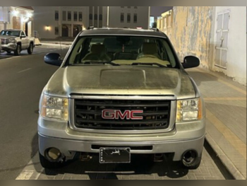 GMC  Sierra  1500  2011  Automatic  277,000 Km  8 Cylinder  Four Wheel Drive (4WD)  Pick Up  Gray  With Warranty