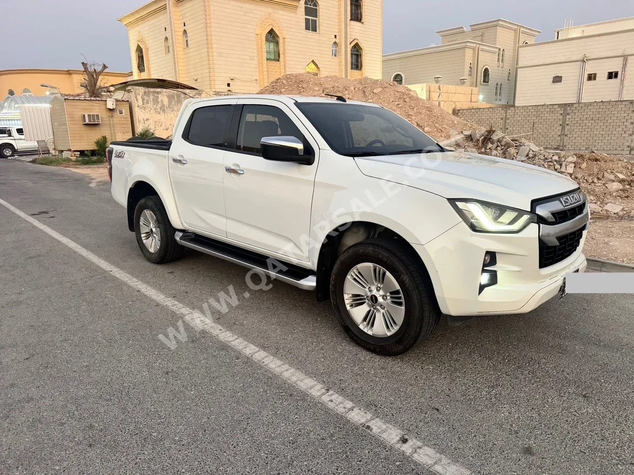 Isuzu  D-Max  GT  2023  Automatic  118,000 Km  4 Cylinder  Four Wheel Drive (4WD)  Pick Up  White