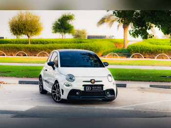 فيات  695  ابارث  2023  اوتوماتيك  42,000 كم  4 سلندر  سحب امامي  هاتشباك  أبيض