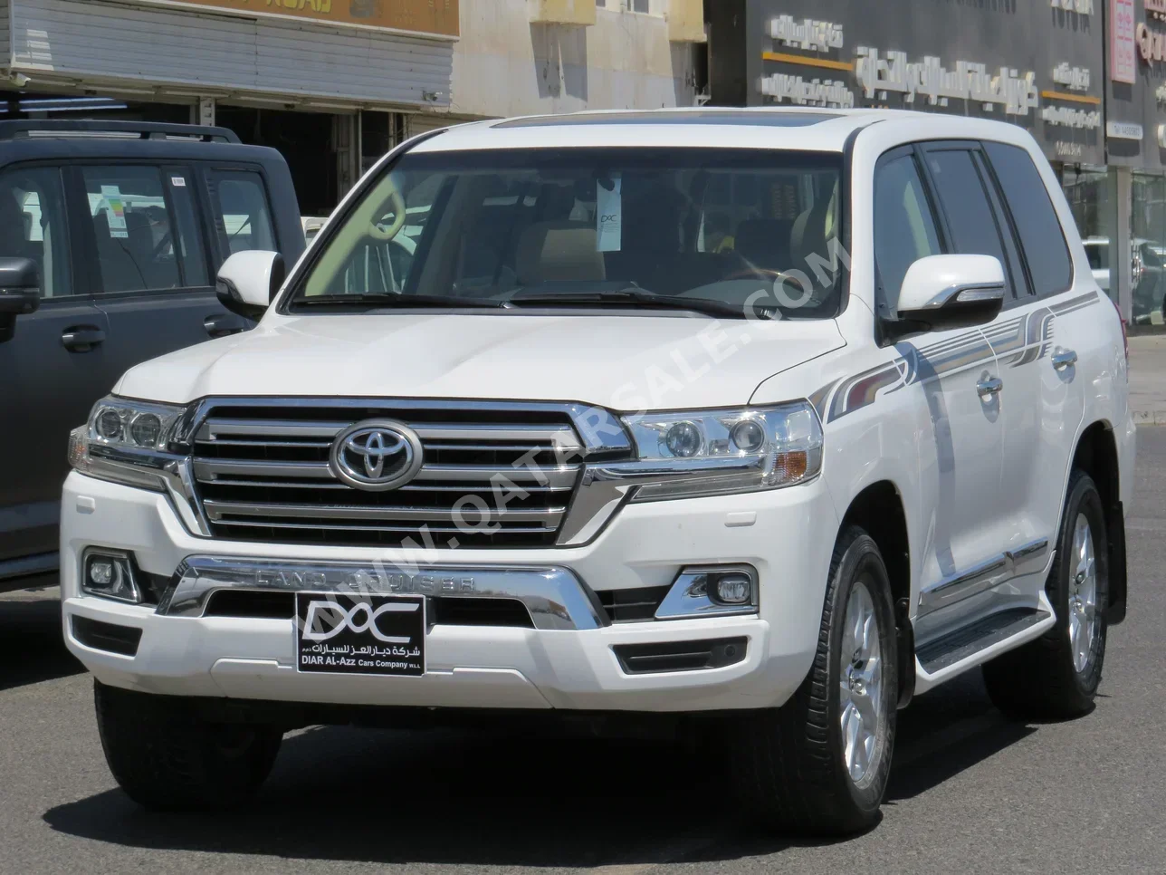Toyota  Land Cruiser  GXR  2017  Automatic  124,000 Km  8 Cylinder  Four Wheel Drive (4WD)  SUV  White
