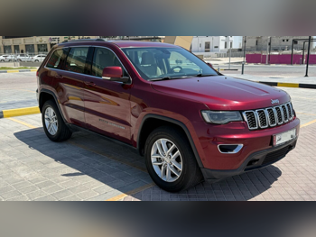 Jeep  Grand Cherokee  Laredo  2017  Automatic  90,896 Km  6 Cylinder  Four Wheel Drive (4WD)  SUV  Maroon