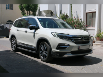 Honda  Pilot  Touring  2017  Automatic  125,000 Km  6 Cylinder  All Wheel Drive (AWD)  SUV  White