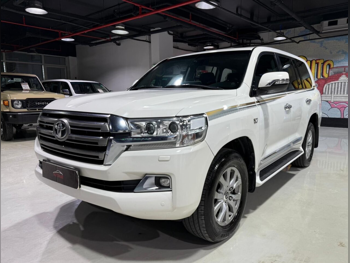 Toyota  Land Cruiser  VXR  2021  Automatic  119,000 Km  8 Cylinder  Four Wheel Drive (4WD)  SUV  White