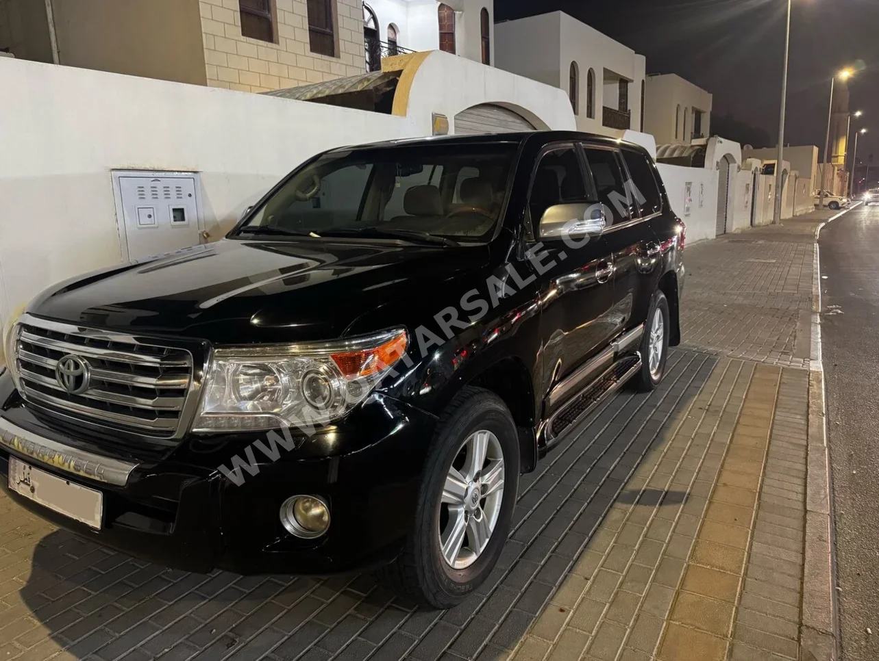 Toyota  Land Cruiser  VXR  2013  Automatic  341,000 Km  8 Cylinder  Four Wheel Drive (4WD)  SUV  Black
