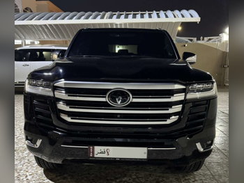 Toyota  Land Cruiser  VXR  2022  Automatic  90,000 Km  6 Cylinder  Four Wheel Drive (4WD)  SUV  Black  With Warranty