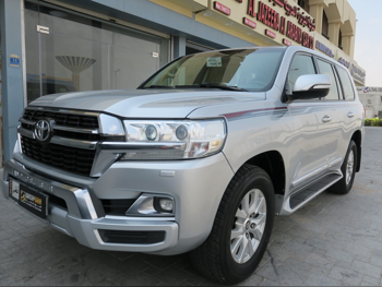 Toyota  Land Cruiser  GXR  2019  Automatic  236,000 Km  8 Cylinder  Four Wheel Drive (4WD)  SUV  Silver