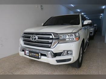 Toyota  Land Cruiser  GXR  2018  Automatic  205,000 Km  8 Cylinder  Four Wheel Drive (4WD)  SUV  Pearl