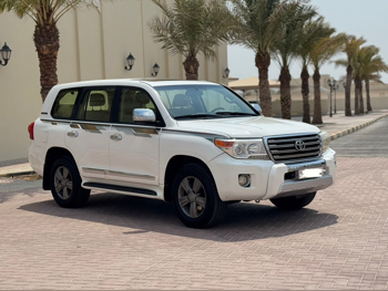 Toyota  Land Cruiser  GXR  2015  Automatic  210,000 Km  8 Cylinder  Four Wheel Drive (4WD)  SUV  White