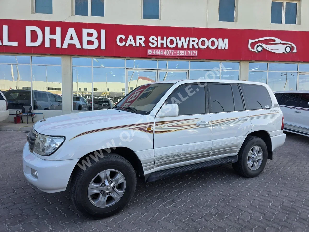 Toyota  Land Cruiser  GXR  2001  Automatic  403,000 Km  6 Cylinder  Four Wheel Drive (4WD)  SUV  White
