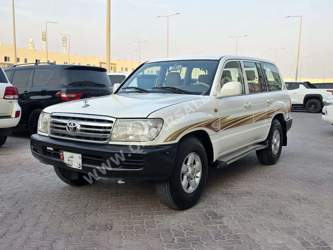 تويوتا  لاند كروزر  جي اكس  2006  عادي  166,000 كم  6 سلندر  دفع رباعي  اس يو في  أبيض