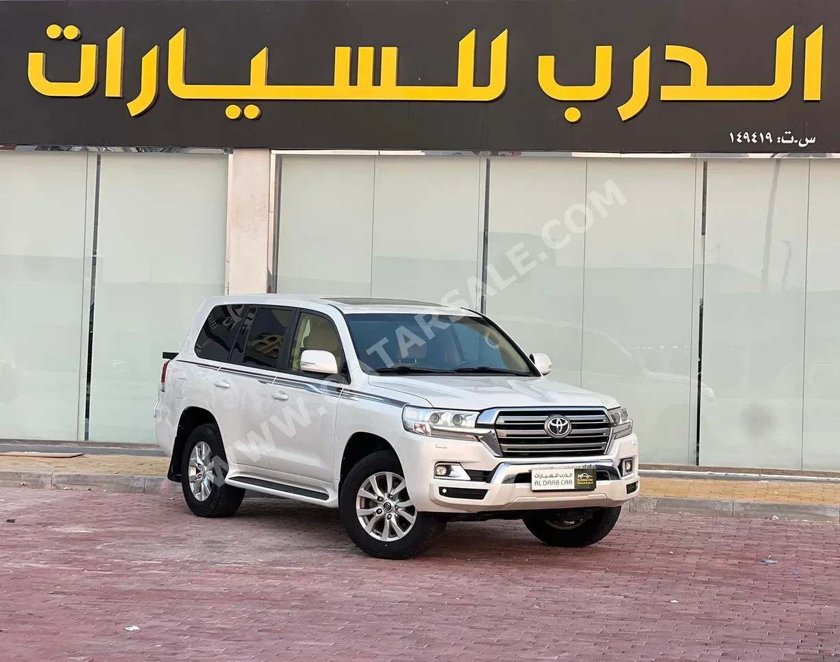Toyota  Land Cruiser  GXR  2016  Automatic  315,000 Km  6 Cylinder  Four Wheel Drive (4WD)  SUV  White