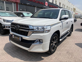Toyota  Land Cruiser  VXR  2021  Automatic  300,000 Km  8 Cylinder  Four Wheel Drive (4WD)  SUV  White