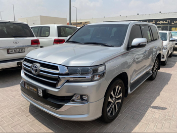 Toyota  Land Cruiser  GXR- Grand Touring  2019  Automatic  113,000 Km  8 Cylinder  Four Wheel Drive (4WD)  SUV  Silver