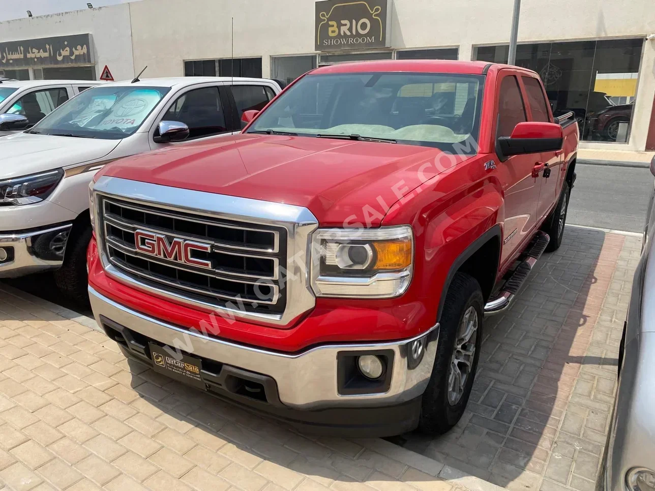GMC  Sierra  2015  Automatic  200,000 Km  8 Cylinder  Four Wheel Drive (4WD)  Pick Up  Red