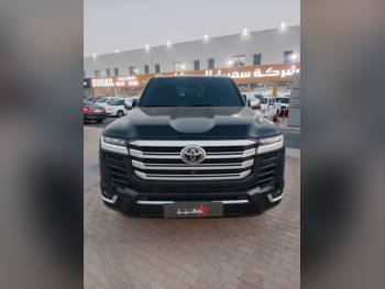 Toyota  Land Cruiser  VXR Twin Turbo  2022  Automatic  47,000 Km  6 Cylinder  Four Wheel Drive (4WD)  SUV  Black  With Warranty