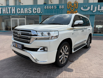 Toyota  Land Cruiser  VXR  2018  Automatic  69,000 Km  8 Cylinder  Four Wheel Drive (4WD)  SUV  White