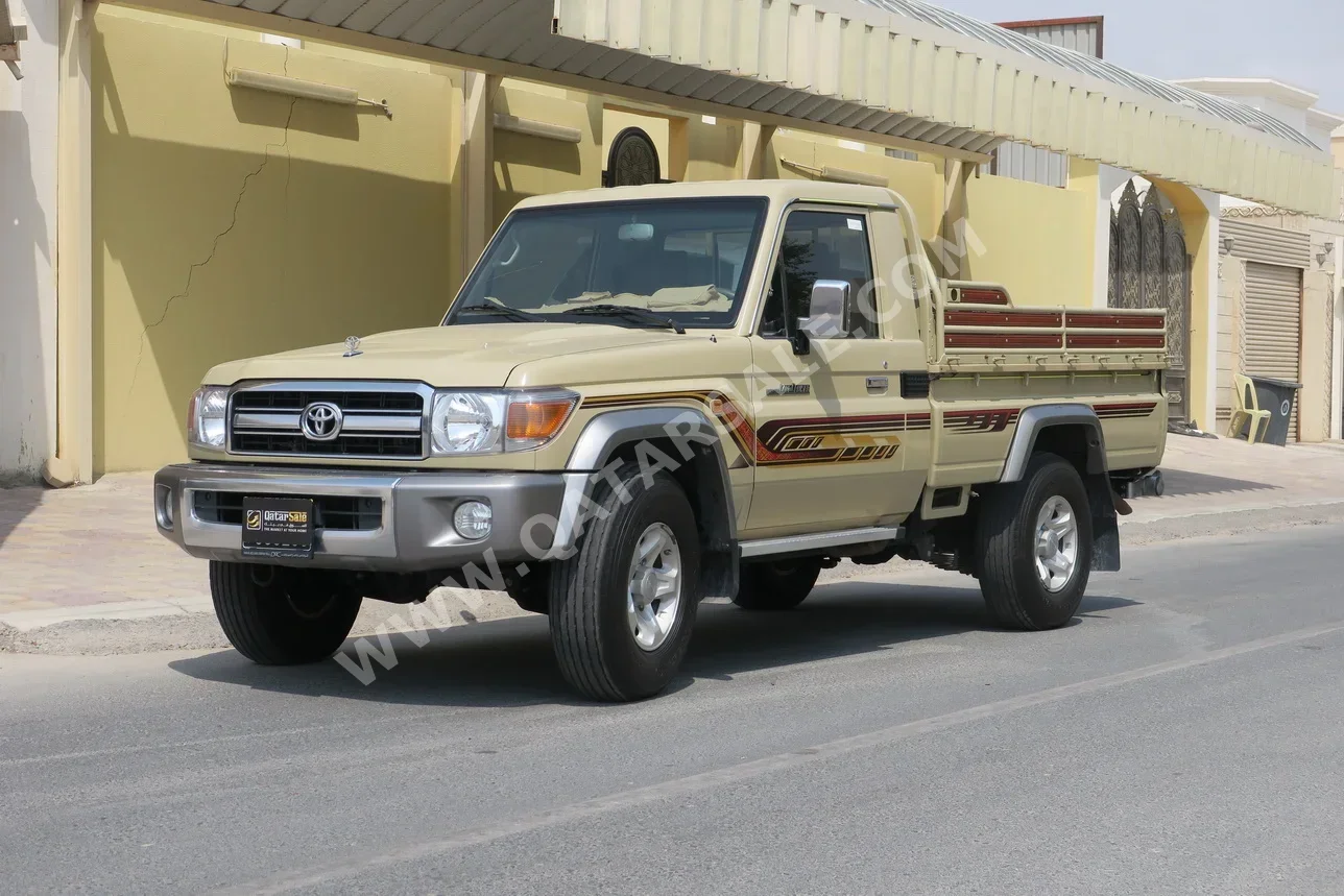 Toyota  Land Cruiser  LX  2022  Manual  18,900 Km  6 Cylinder  Four Wheel Drive (4WD)  Pick Up  Beige