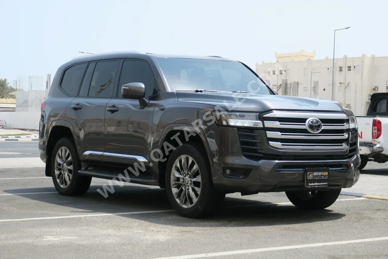 Toyota  Land Cruiser  GXR Twin Turbo  2022  Automatic  122,700 Km  6 Cylinder  Four Wheel Drive (4WD)  SUV  Gray