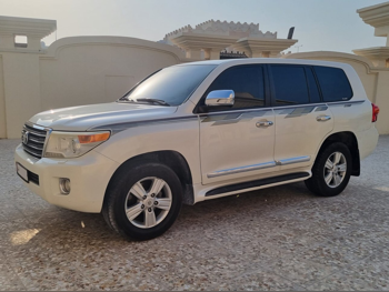 Toyota  Land Cruiser  GXR  2014  Automatic  281,000 Km  8 Cylinder  Four Wheel Drive (4WD)  SUV  White