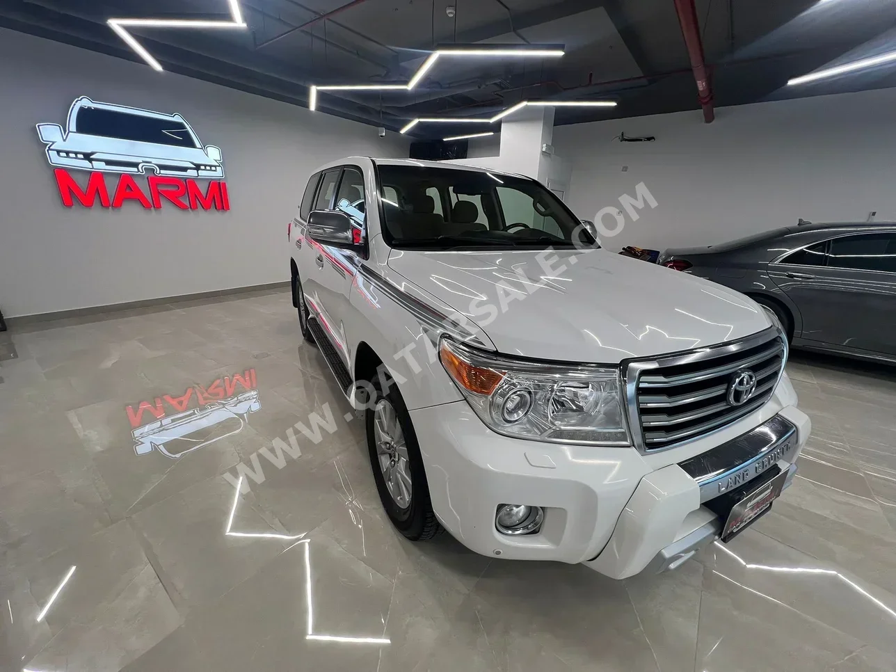 Toyota  Land Cruiser  GXR  2015  Automatic  376,000 Km  8 Cylinder  SUV  White