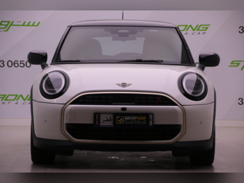 Mini  Cooper  S  2025  Automatic  7,800 Km  4 Cylinder  Front Wheel Drive (FWD)  Hatchback  White  With Warranty